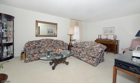 36 Holyoke Rd, Wayne, NJ 07470 photo 4