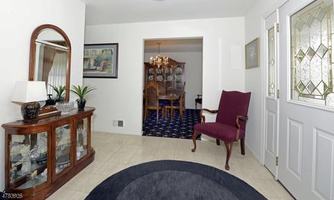 36 Holyoke Rd, Wayne, NJ 07470 photo 2