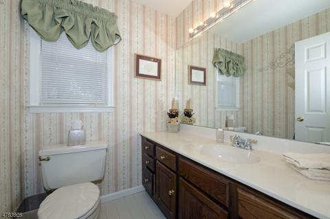 36 Holyoke Rd, Wayne, NJ 07470 photo 11