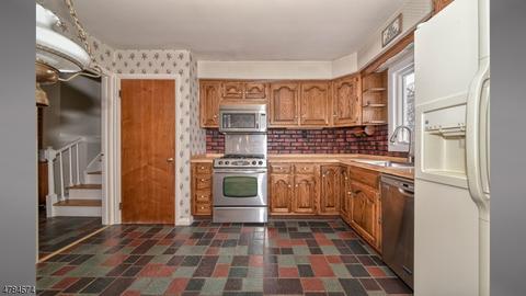 8 Swan Ter, Wayne, NJ 07470 photo 13