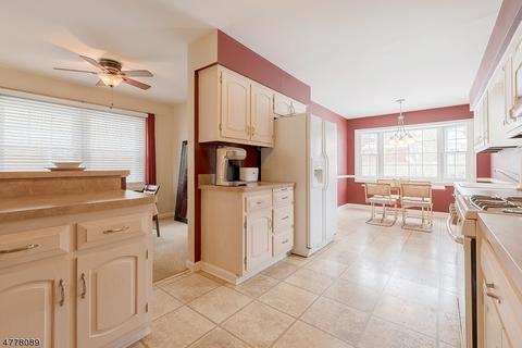 5 Beechwood Dr, Wayne, NJ 07470 photo 2