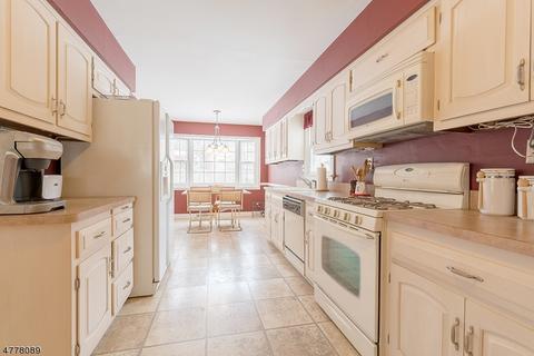 5 Beechwood Dr, Wayne, NJ 07470 photo 3