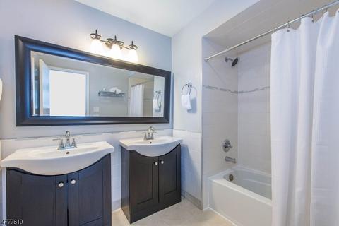 51 Bowfell Ct, Wayne, NJ 07470 photo 2