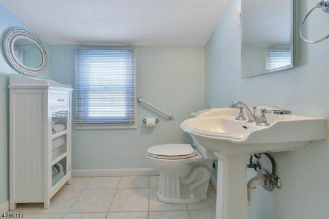 28 Brook Ter, Wayne, NJ 07470 photo 18