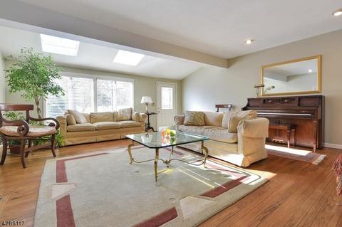 28 Brook Ter, Wayne, NJ 07470 photo 3