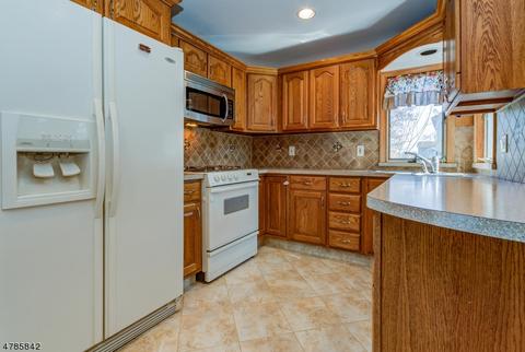 53 Coldevin Rd, Clark, NJ 07066 photo 9