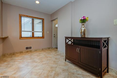 53 Coldevin Rd, Clark, NJ 07066 photo 7