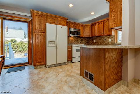 53 Coldevin Rd, Clark, NJ 07066 photo 11