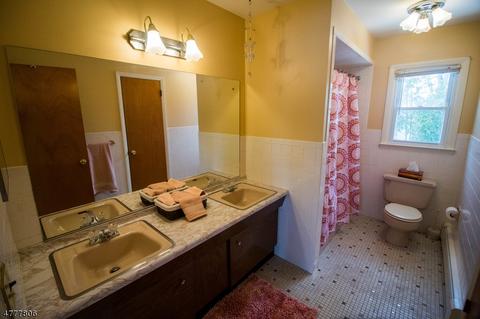 21 Kevin Pl, Wayne, NJ 07470 photo 10