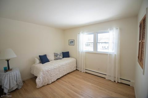 21 Kevin Pl, Wayne, NJ 07470 photo 8