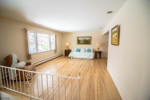 21 Kevin Pl, Wayne, NJ 07470 photo 3