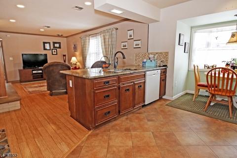 31 Bohnert Pl, Waldwick, NJ 07463 photo 9