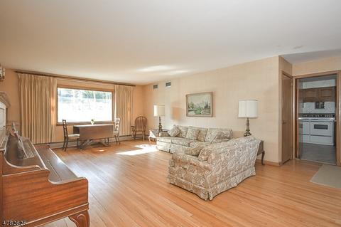 123 Macdonald Dr, Wayne, NJ 07470 photo 3