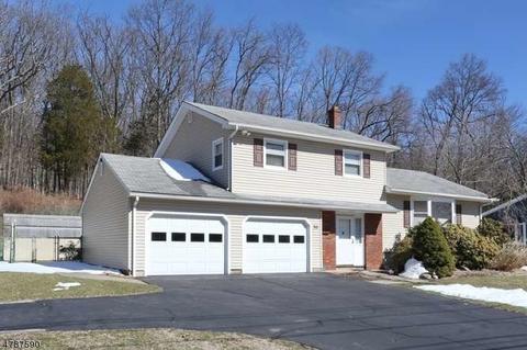 90 Kiwanis Dr, Wayne, NJ 07470 photo 1