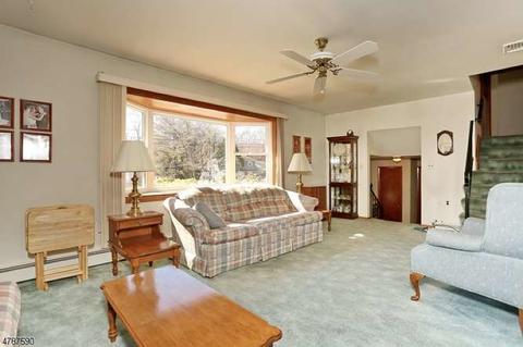 90 Kiwanis Dr, Wayne, NJ 07470 photo 5