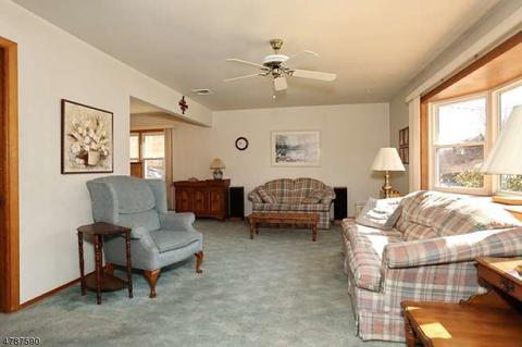 90 Kiwanis Dr, Wayne, NJ 07470 photo 6