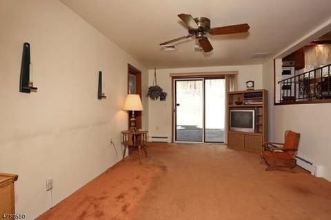 90 Kiwanis Dr, Wayne, NJ 07470 photo 4