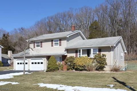90 Kiwanis Dr, Wayne, NJ 07470 photo 2