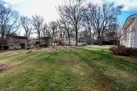 172 Kennedy Ct, Paramus, NJ 07652 photo 18