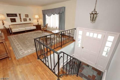172 Kennedy Ct, Paramus, NJ 07652 photo 3