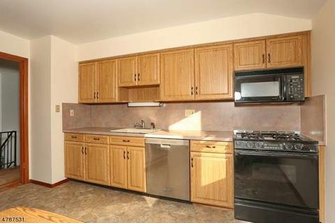 172 Kennedy Ct, Paramus, NJ 07652 photo 8