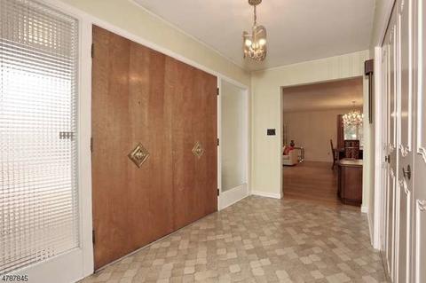 16 Hess Ct, Upper Saddle River, NJ 07458 photo 3