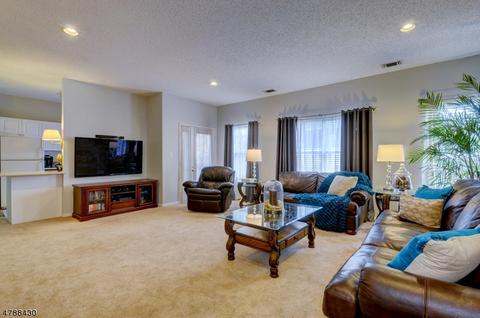 614 Brittany Dr, Wayne, NJ 07470 photo 1