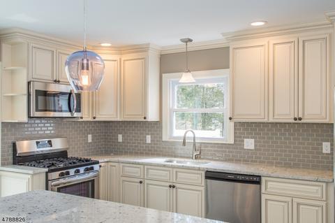 96 Perry St, Dover, NJ 07801 photo 4