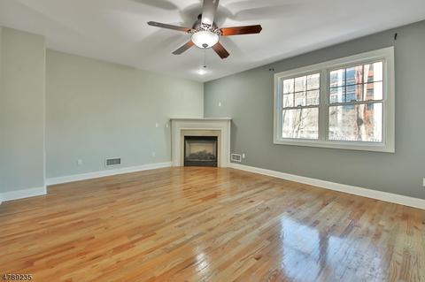 35 Michael Ln, Wallington, NJ 07057 photo 4