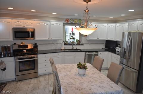 55 Fairmount Ave, Bridgewater, NJ 08807 photo 2