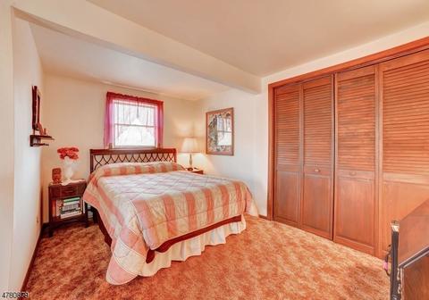 78 Suters Ln, Wayne, NJ 07470 photo 9