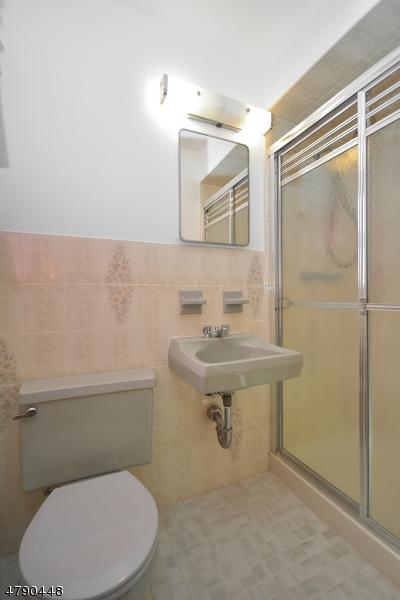 11 Lucas Ln, Wayne, NJ 07470 photo 2