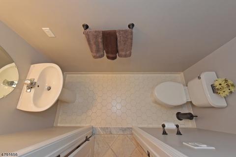 34 Carter Rd, Haskell, NJ 07420 photo 8