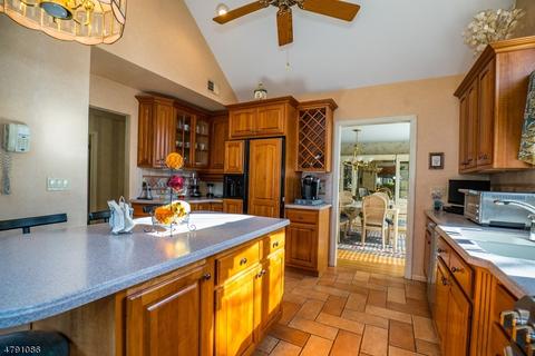 14 Matthew Rd, Wayne, NJ 07470 photo 4
