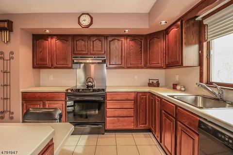 37 Millridge Rd, Secaucus, NJ 07094 photo 8