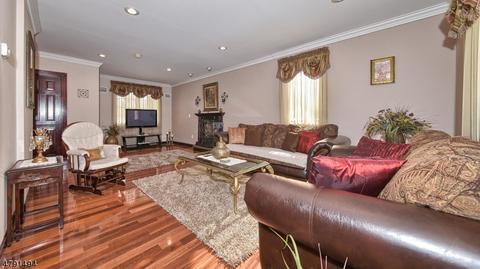 21 Grandview Dr, Wayne, NJ 07470 photo 2