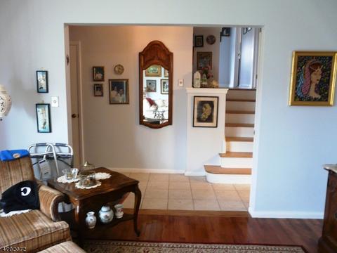 17 Kemp Dr, Springfield, NJ 07081 photo 2