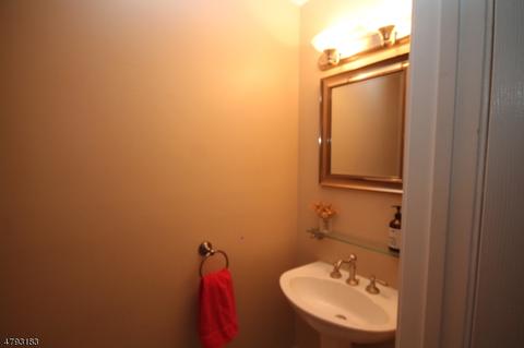 119 Bobolink Ct, Wayne, NJ 07470 photo 9