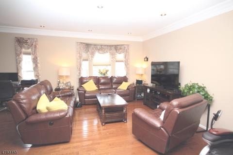 119 Bobolink Ct, Wayne, NJ 07470 photo 4