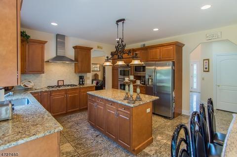 4 Claire Ct, Wayne, NJ 07470 photo 2
