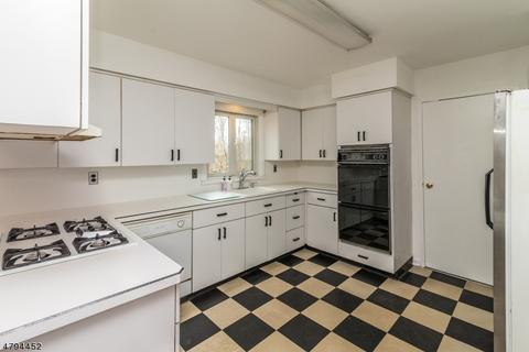 104 Oak Dr, Upper Saddle River, NJ 07458 photo 5