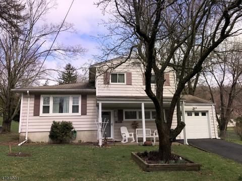 5 Young Dr, Stanhope, NJ 07874 photo 1