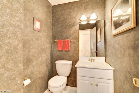 43 Eldorado Dr, Wayne, NJ 07470 photo 18