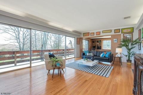 4 Crestview Ct, Montclair, NJ 07042 photo 3