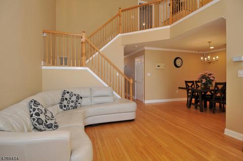 8 Mayflower Dr, Bernards, NJ 07920 photo 2
