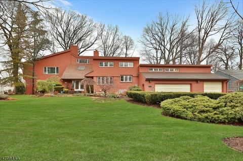 333 South Dr, Paramus, NJ 07652 photo 1
