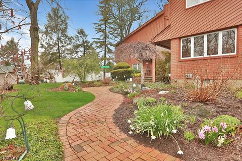 333 South Dr, Paramus, NJ 07652 photo 3
