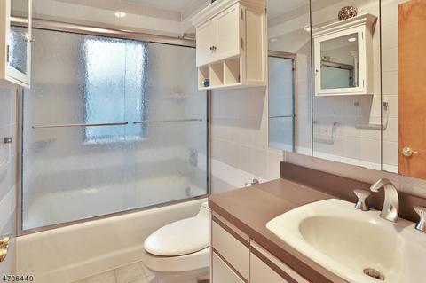 333 South Dr, Paramus, NJ 07652 photo 16