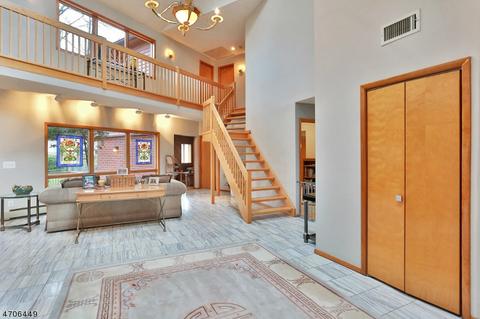 333 South Dr, Paramus, NJ 07652 photo 4