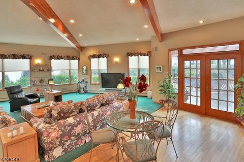 333 South Dr, Paramus, NJ 07652 photo 5